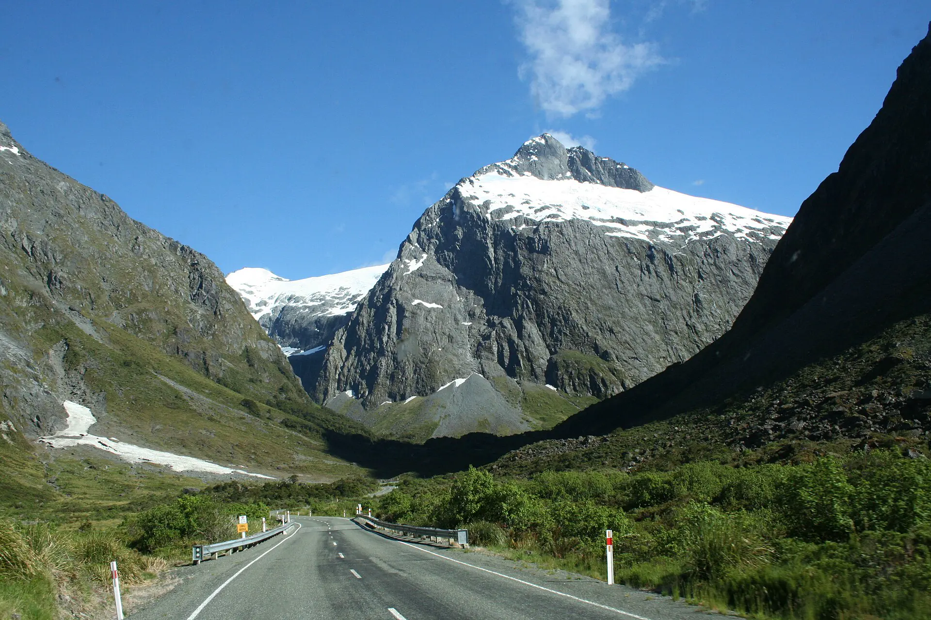Milford Road route in New Zealand